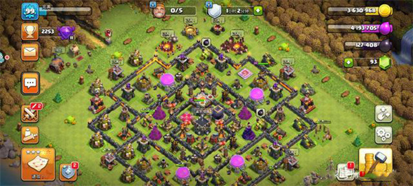 部落冲突和皇室战争哪个好玩？养成建造与攻守塔防深度对比